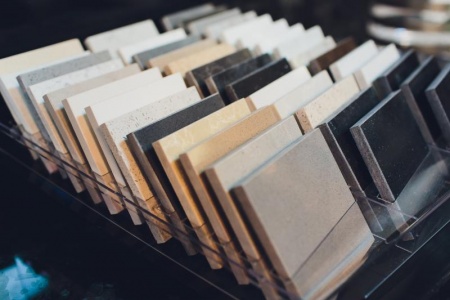 Visiter un showroom de carrelage, les avantages pour votre projet déco