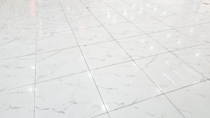Carrelage grand format &agrave; Colmar, quels avantages pour votre int&eacute;rieur ?